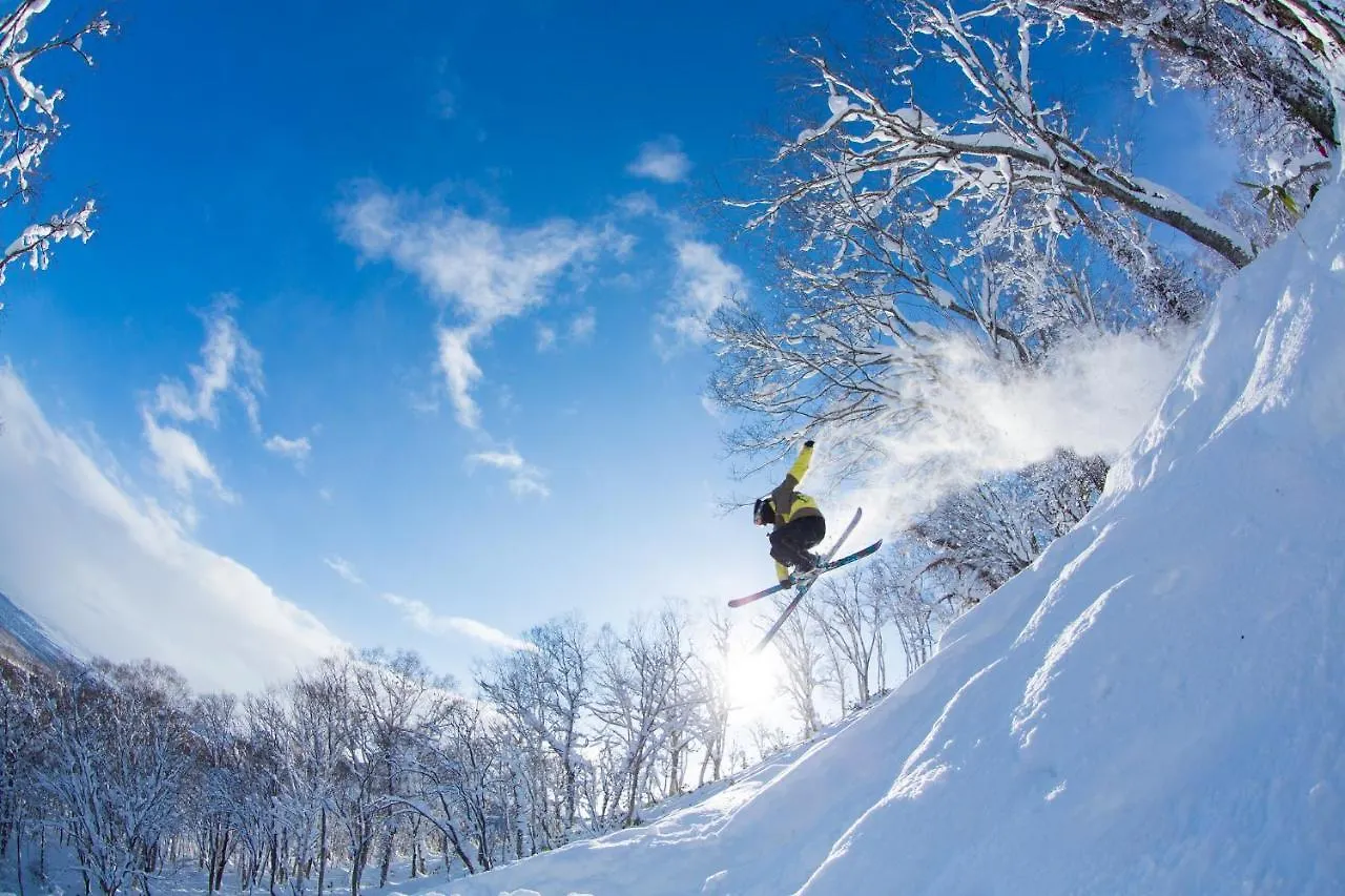Midtown Niseko Hotell 3*,